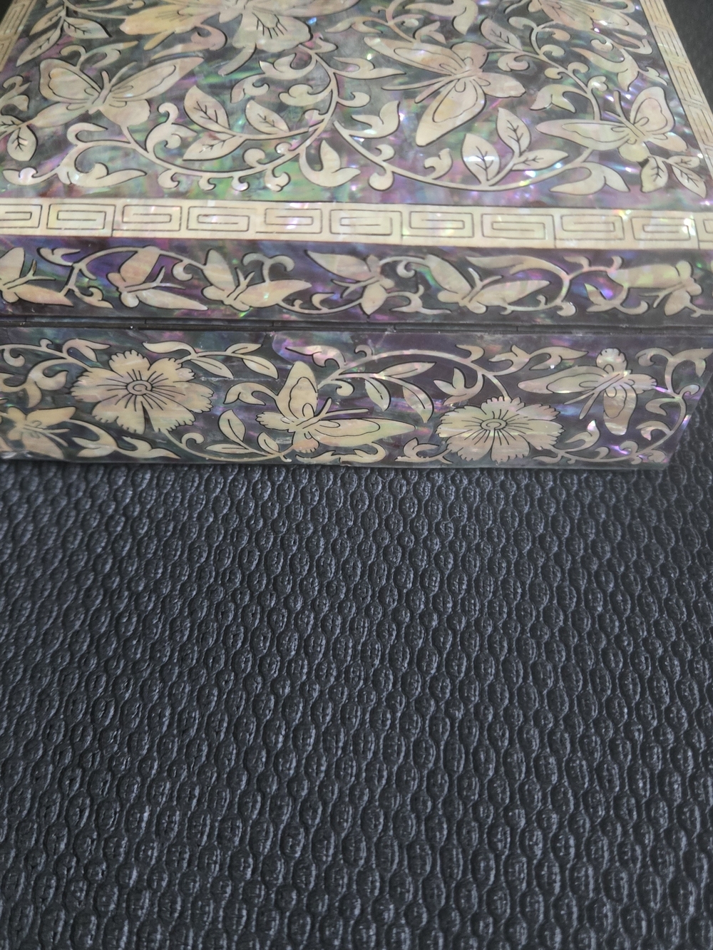 Mother of Pearl Floral Inlay Jewelry Box - Iridescent Purple Accents - Picture 7 of 12